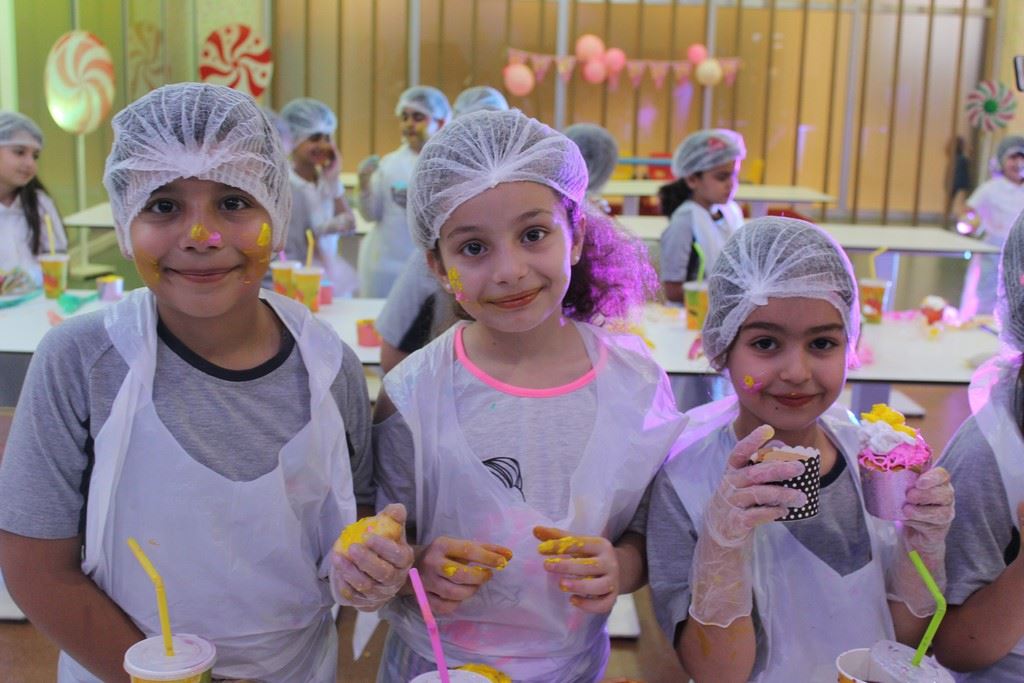 SULEIMANIAH IS GR.2 AND GR.3 STUDENTS ENJOY CUPCAKE DECORATION